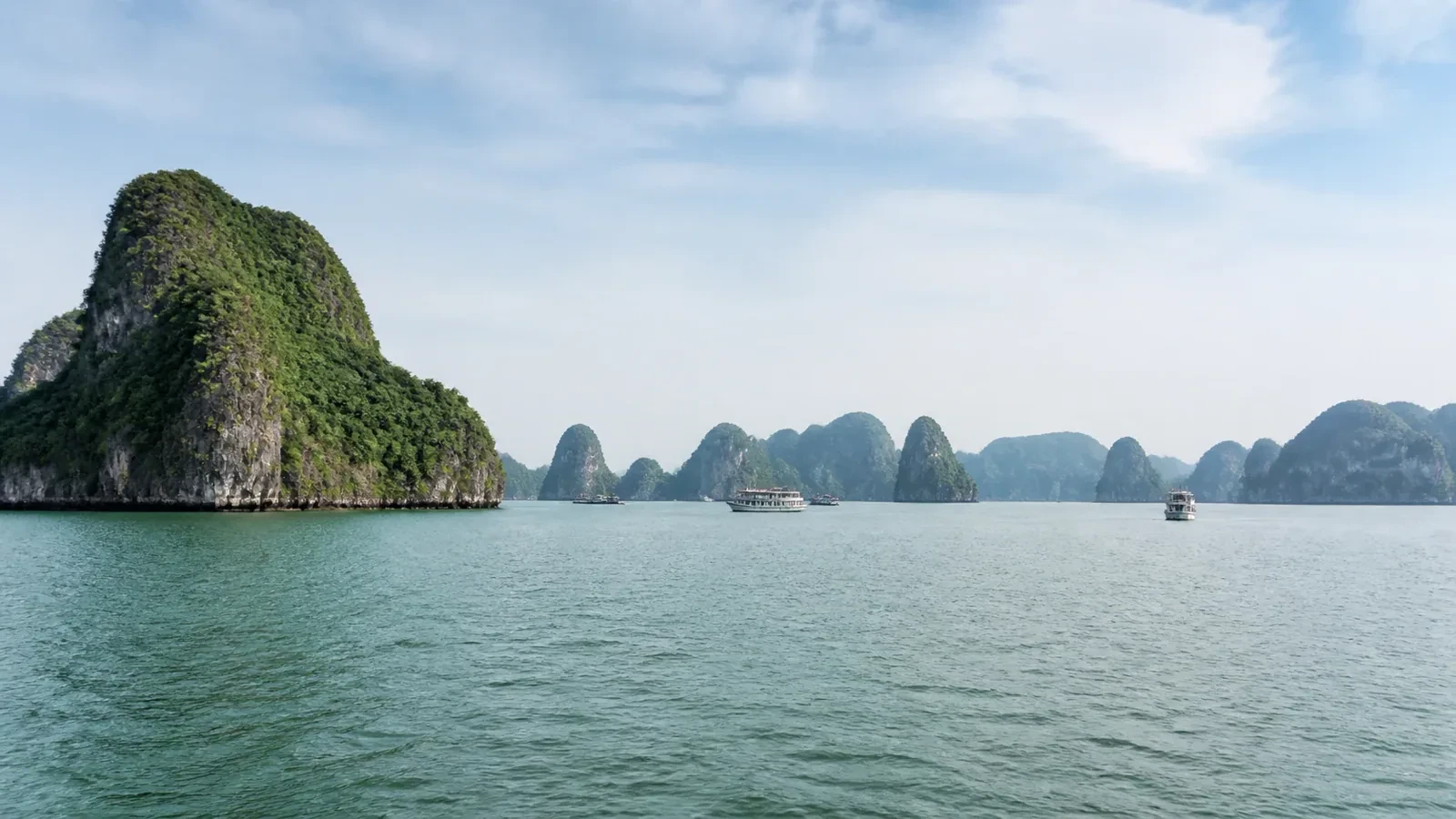 Cảnh quan vịnh Hạ Long